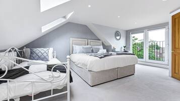 3 bedrooms, desk, iron/ironing board, free WiFi