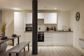 Private kitchen - Beautiful 2 Bed With Balcony (Bradford)