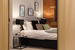 2 bedrooms - Beautiful 2 Bed With Balcony (Bradford)
