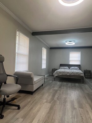 3 bedrooms, free WiFi, bed sheets, wheelchair access