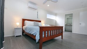 5 bedrooms, WiFi, bed sheets