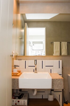 Classic Studio | Bathroom