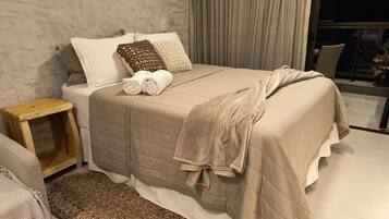 Comfort Studio, 1 Queen Bed with Sofa bed | Free WiFi