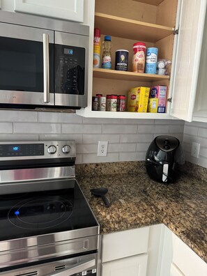 Refrigerador, microondas, horno y lavavajillas 