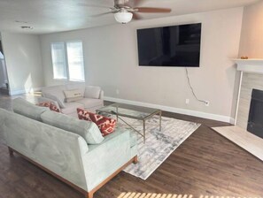 Smart TV, fireplace