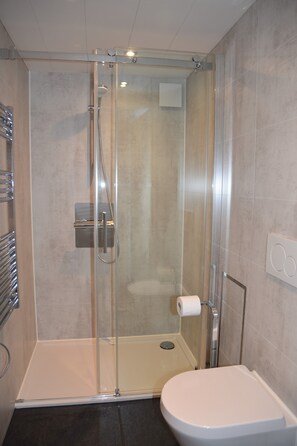 Shower, hair dryer, towels, soap - Trinidad | Luxury Houseboat in Maastricht | 4+1 (Maastricht)