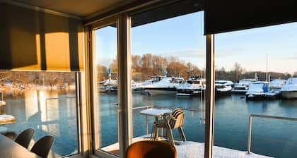 Trinidad | Luxury Houseboat in Maastricht | 4+1