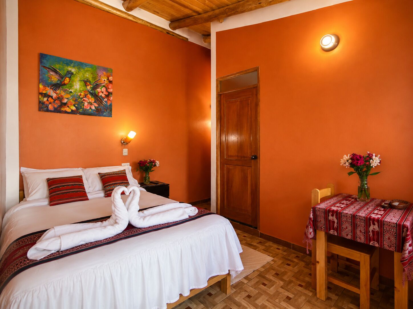Quarto casal conforto, sacada, vista para a montanha | Roupas de cama premium, edredons de pluma, camas Select Comfort