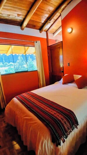 Chambre Confort double, balcon, vue sur la montagne | Literie de qualité, couette en duvet, lit avec matelas Select Comfort