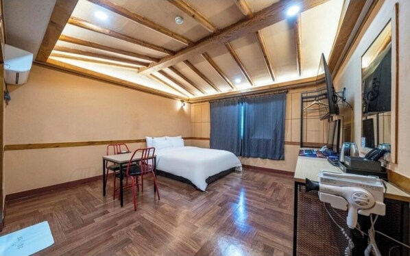 Classic Double Room, 1 King Bed, Non Smoking - Petit Hotel (Gimpo)