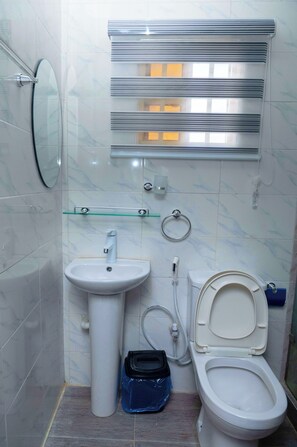 淋浴設備、提供毛巾、番梘、洗頭水