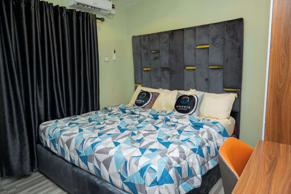Luxury Apartment | Minibar, desk, laptop workspace, soundproofing