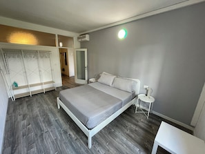1 chambre, fer et planche à repasser, Wi-Fi, literie fournie