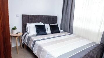3 bedrooms, iron/ironing board, WiFi, bed sheets