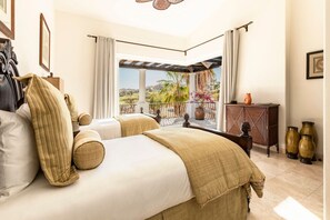 3 bedrooms, desk, iron/ironing board, WiFi