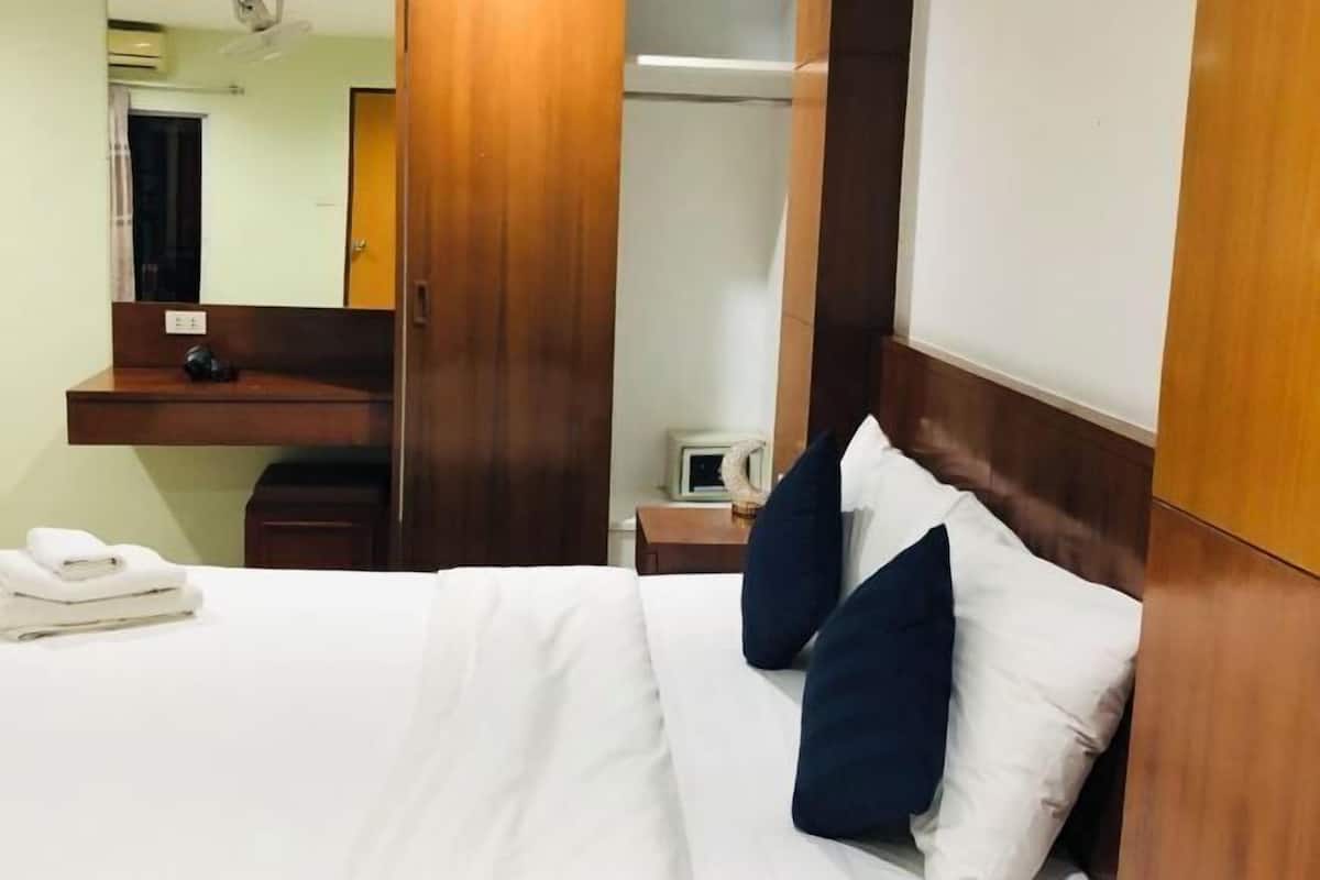 Free WiFi, bed sheets