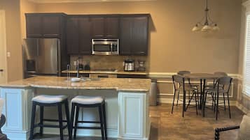 Micro-ondas, fogão, cooktop, lava-louças