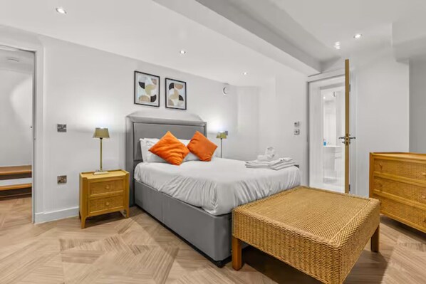 1 habitación, tabla de planchar con plancha, wifi gratis y ropa de cama 