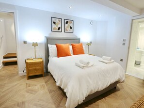 1 habitación, tabla de planchar con plancha, wifi gratis y ropa de cama 