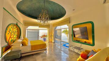 5 bedrooms, iron/ironing board, WiFi, bed sheets