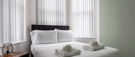 1 habitación, tabla de planchar con plancha, wifi gratis y ropa de cama
