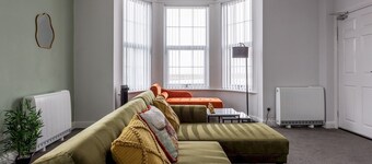 Abdiel 4 · Spacious Marina-View Apartment | Ideal Location | Pass the Keys