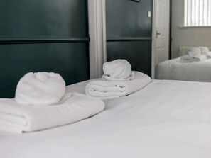 1 soverom, strykejern/-brett, wi-fi (inkludert) og sengetøy