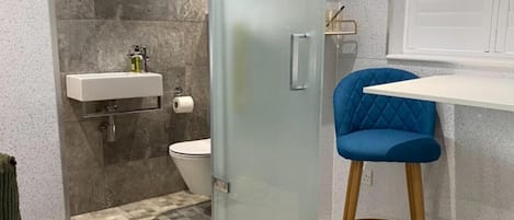 Cabin | Bathroom