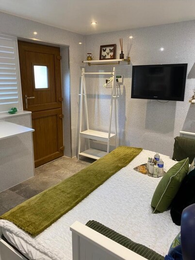 Oakwood Cabin Retreat in Bexleyheath