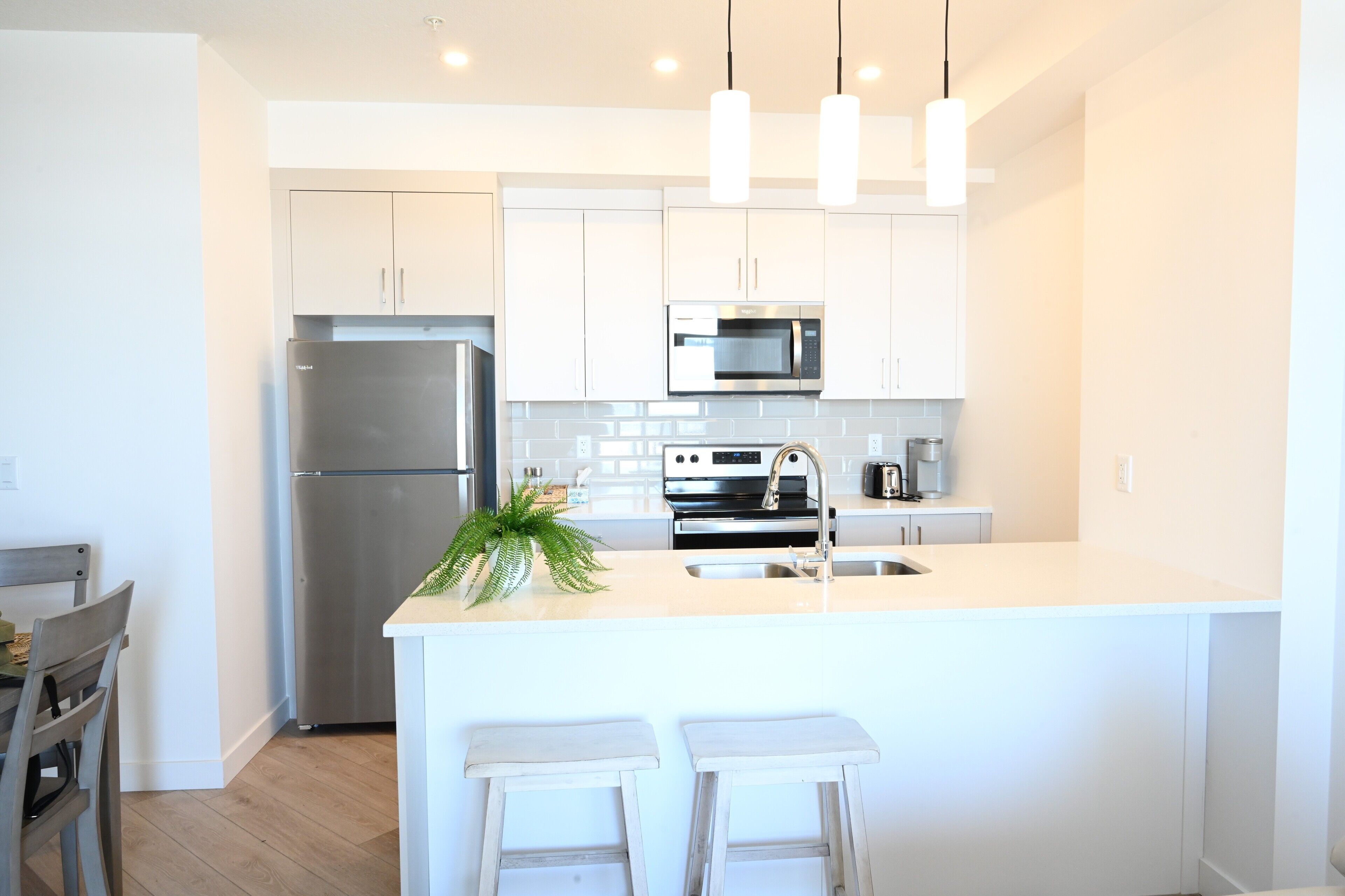 Fridge, stovetop, dishwasher, coffee/tea maker