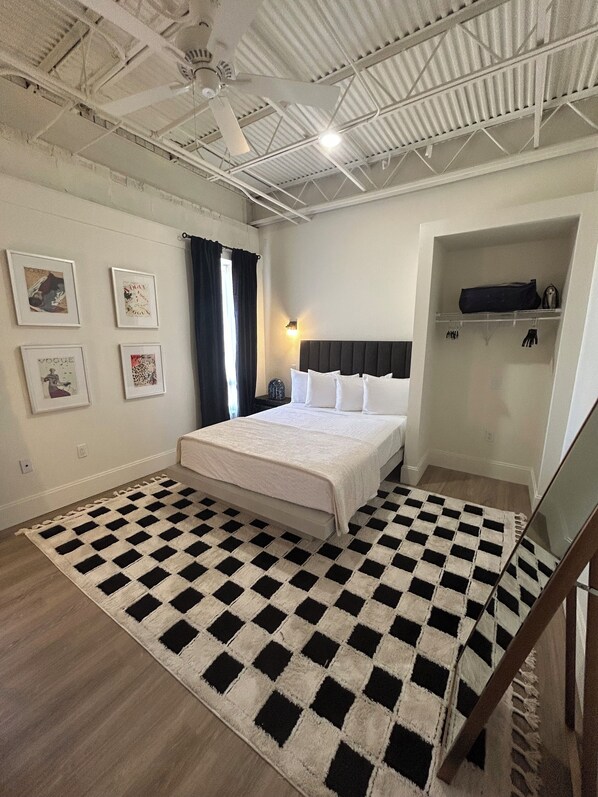 2 bedrooms, desk, iron/ironing board, WiFi