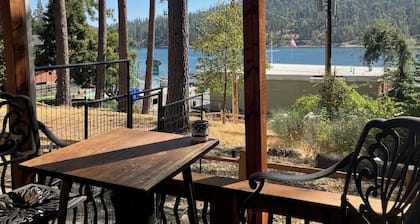 Marina View Daze Lakeview 1-bedroom 1 bathroom. Covered patio, BBQ & Fire Pit.