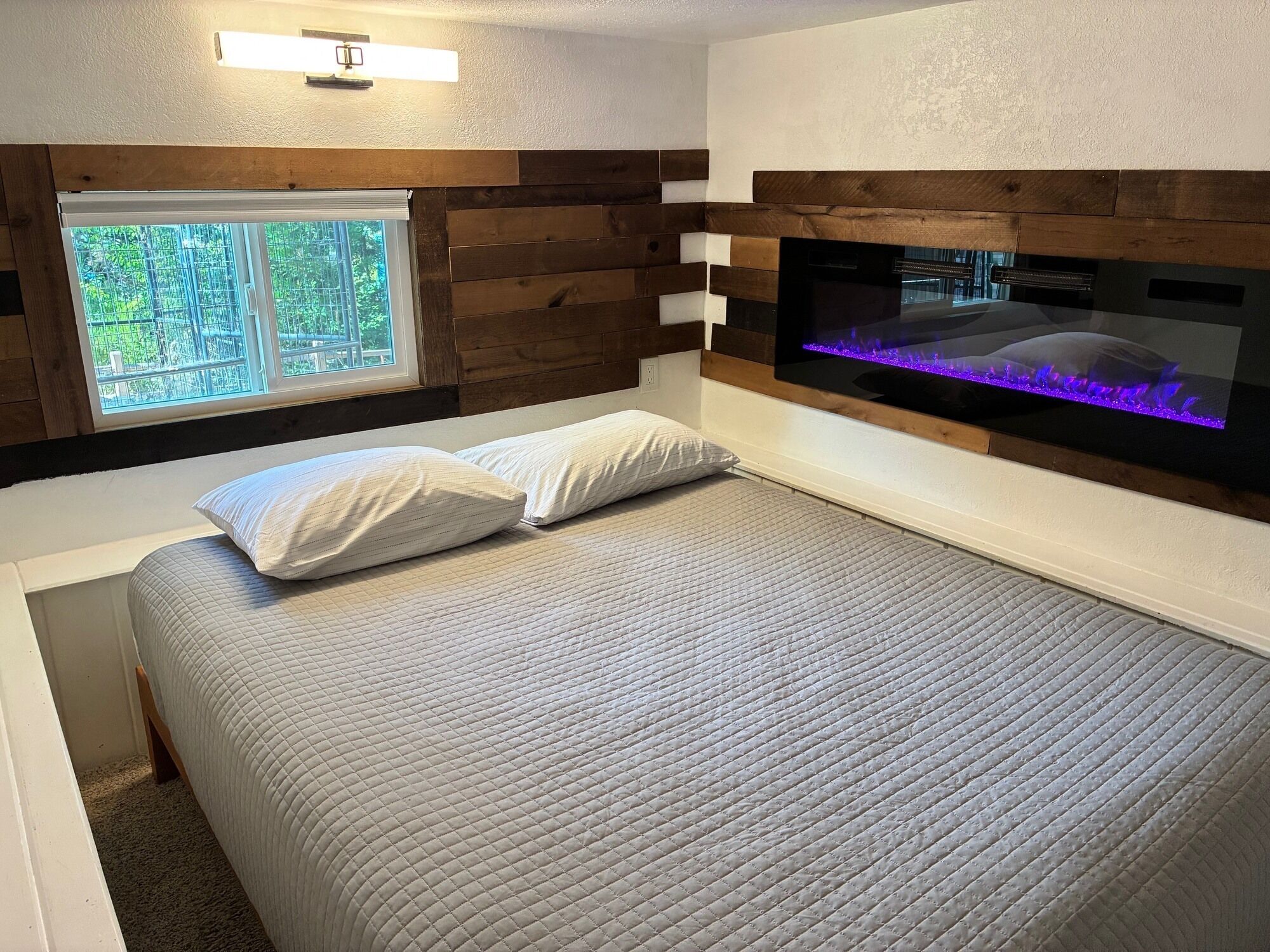 1 bedroom, bed sheets