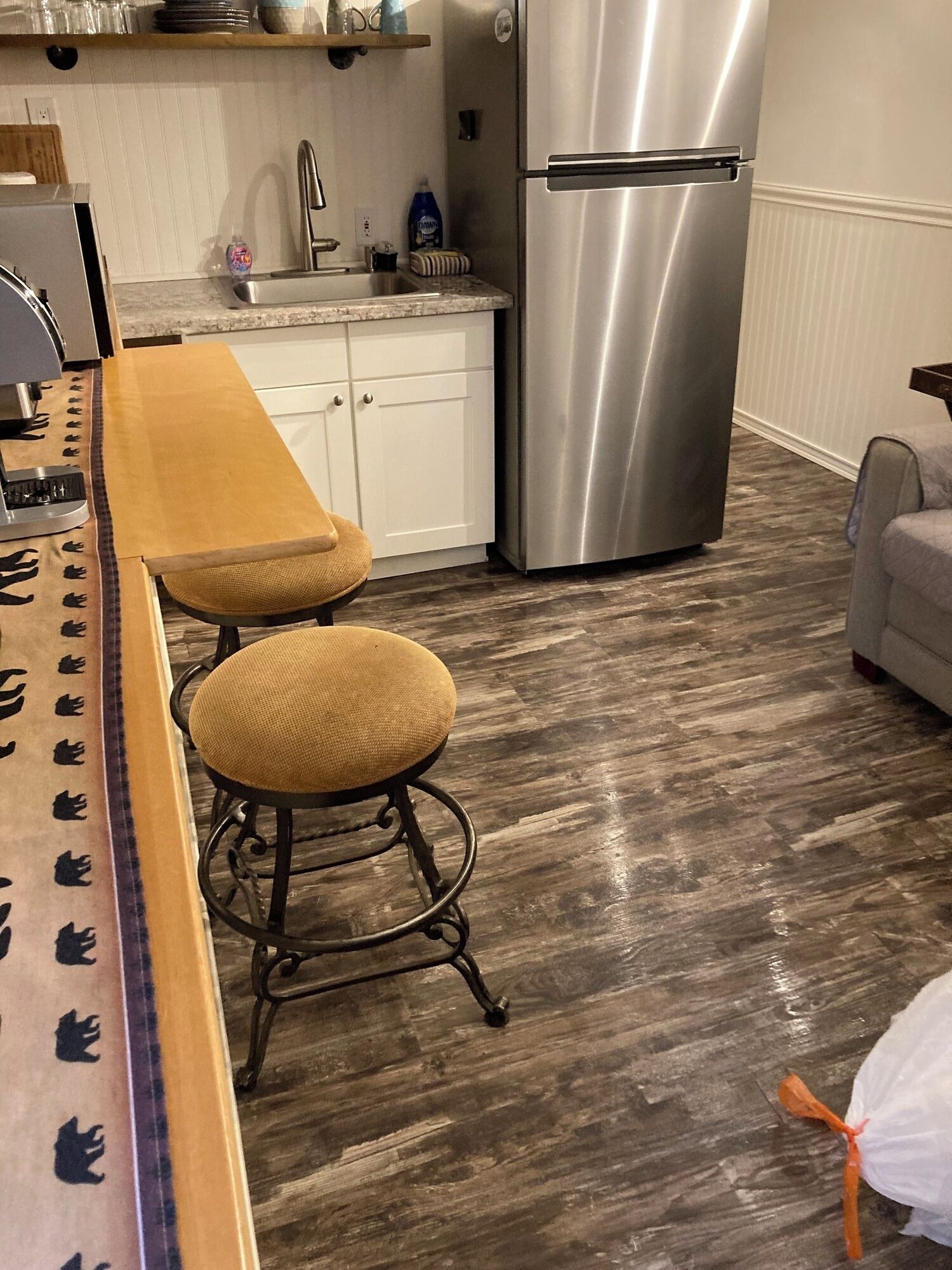 Fridge, microwave, coffee/tea maker, toaster