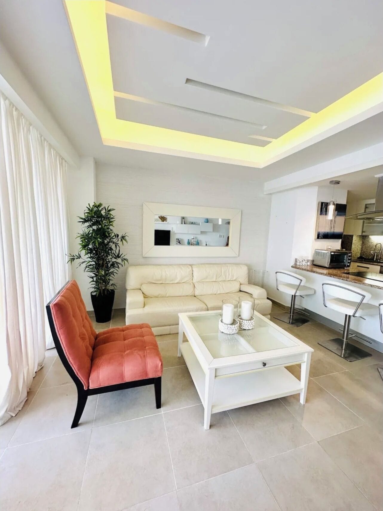 Smart-TV, Videospiele, DVD-Player, Tischtennisplatte