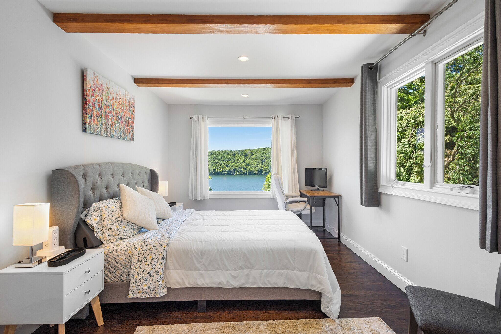 3 chambres, bureau, fer et planche à repasser, lit parapluie