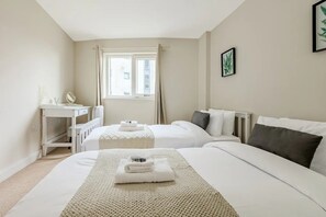 2 bedrooms, desk, iron/ironing board, WiFi