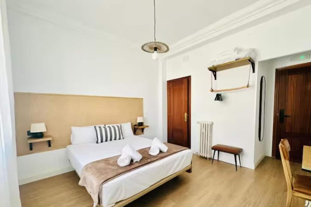 Quarto casal luxo | Escrivaninha, Wi-Fi de cortesia
