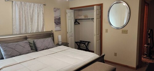 Charming 2-bedroom condo with WiFi, AC in delightful Canton