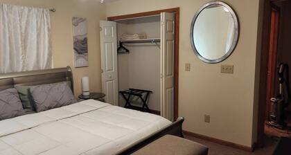 Charming 2-bedroom condo with WiFi, AC in delightful Canton