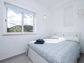 3 dormitorios, escritorio, wifi gratis y ropa de cama