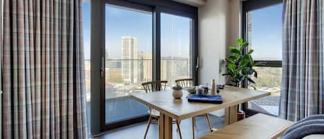 Repas dans la chambre