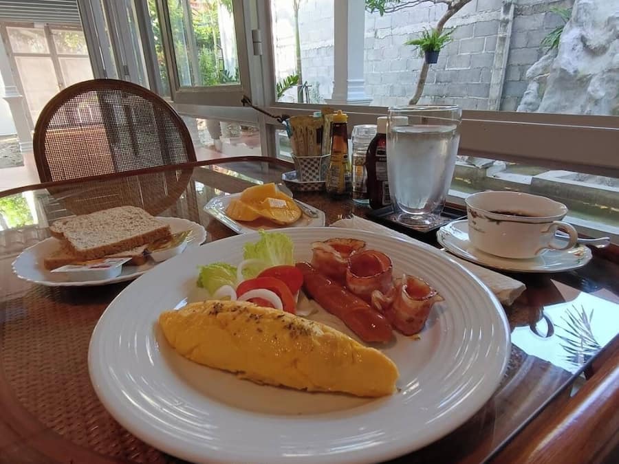 Petit déjeuner continental compris tous les jours