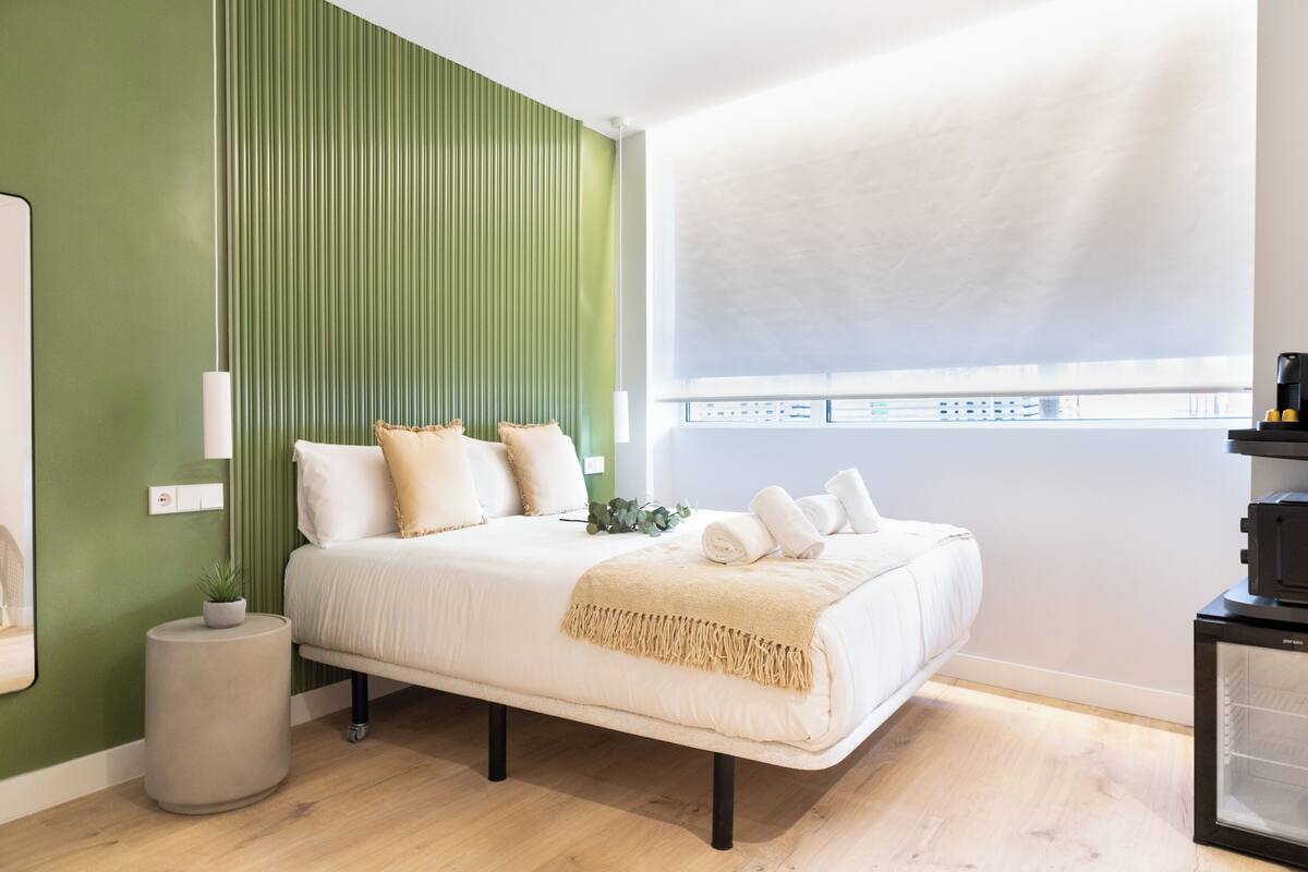 Basic Double Room | In-room safe, desk, laptop workspace, iron/ironing board