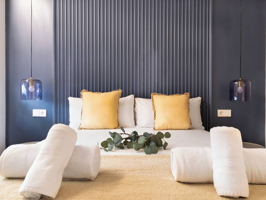 Een kluis op de kamer, een bureau, een laptopwerkplek