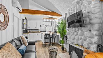 Smart TV, fireplace