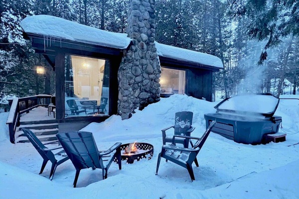 Private backyard space with outdoor firepit + year-round hot tub + picnic table + bbq