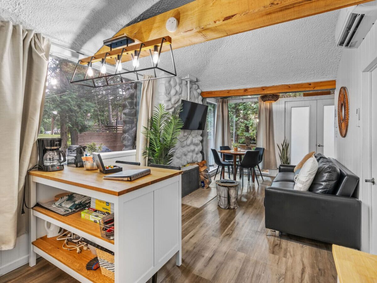 Una Smart TV, una chimenea