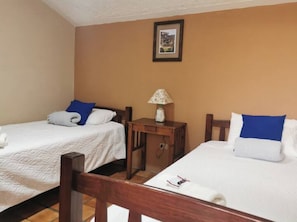 3 chambres, fer et planche à repasser, Wi-Fi, draps fournis