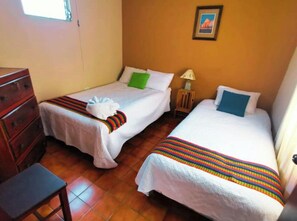 3 chambres, fer et planche à repasser, Wi-Fi, draps fournis